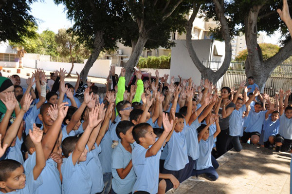 بالصور: فرحة العيد ومناسك الحج ترتسم على وجوه طلاب مدرسة الأخوة العربية -يافا